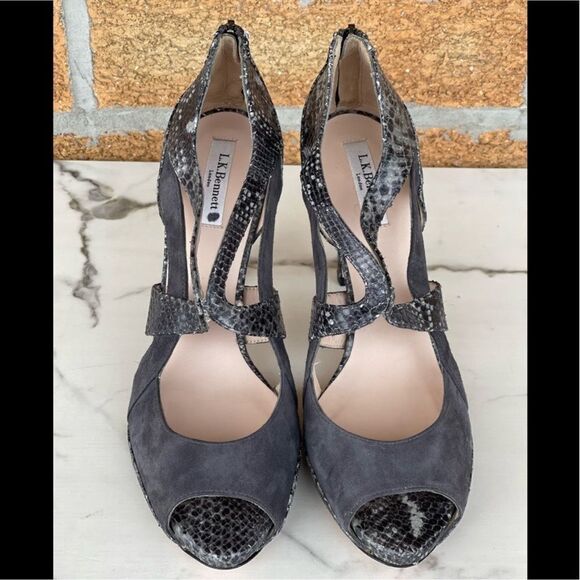 L.K. Bennett Mabel Snakeskin Suede Pumps
42/11 - Picture 2 of 8